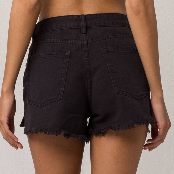 NEW Amuse Society Shoreline Black Denim Shorts Size 29 - Picture 4 of 9